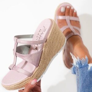 Blowfish Cushioned Espadrilled Metallic
Wedge Sandals
